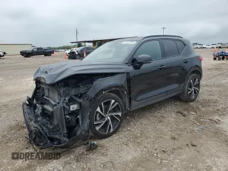 2021 Volvo XC40 R-Design z VIN YV4AC2HM9M2561819, wystawiony jako Copart lot #55887935 z przebiegiem 35 695 mil mil oraz Szkoda całkowita • Salvage title. Historia ofert i sprzedaży dostępna na DreamBid. Obrazek 1.