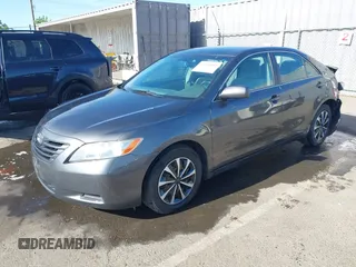 2008 Toyota Camry LE z VIN 4T4BE46K78R040785, wystawiony jako IAAI lot #42338481 z przebiegiem 90 926 mil mil oraz . Historia ofert i sprzedaży dostępna na DreamBid. Obrazek 2.