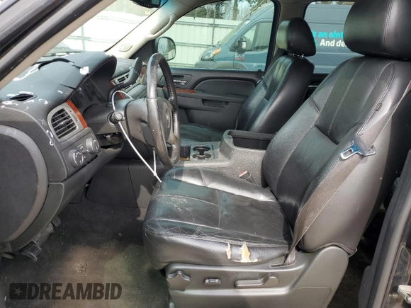 2010 GMC Yukon XL z VIN 1GKUKKE36AR250029, wystawiony jako Copart lot #47379225 z przebiegiem 261 631 mil mil oraz Szkoda całkowita • Salvage title. Historia ofert i sprzedaży dostępna na DreamBid. Obrazek 7.
