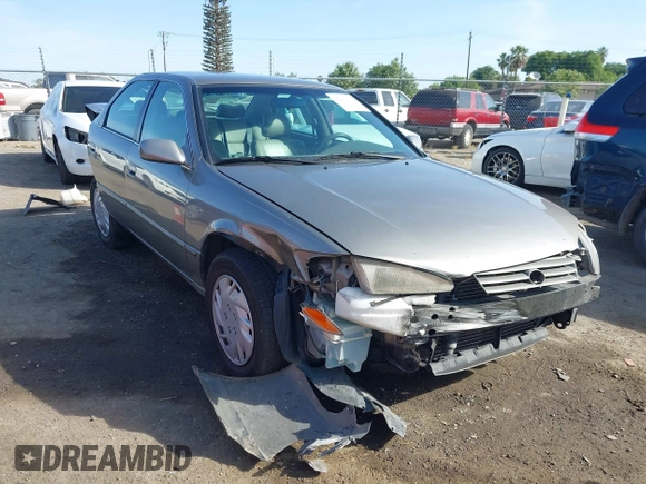 1997 Toyota Camry LE z VIN 4T1BF22K1VU025776, wystawiony jako IAAI lot #42270137 z przebiegiem 168 299 mil mil oraz . Historia ofert i sprzedaży dostępna na DreamBid. Obrazek 1.