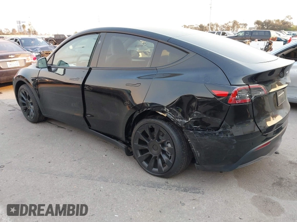 2025 Tesla Model Y Long Range with VIN 7SAYGDED5SF281818, listed as a IAAI auction lot 41302611 with 395 mi miles and . Bid and sale history available at DreamBid. Image 3.