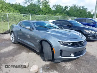 2021 Chevrolet Camaro 1LS z VIN 1G1FB1RX7M0132519, wystawiony jako IAAI lot #42117763 z przebiegiem 46 304 mil mil oraz . Historia ofert i sprzedaży dostępna na DreamBid. Obrazek 1.