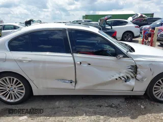 2013 BMW 3 Series 328i z VIN WBA3A5C51DJ461736, wystawiony jako IAAI lot #42662559 z przebiegiem 152 985 mil mil oraz . Historia ofert i sprzedaży dostępna na DreamBid. Obrazek 13.