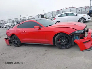 2019 Ford Mustang EcoBoost z VIN 1FA6P8TH7K5197377, wystawiony jako IAAI lot #41489649 z przebiegiem 70 550 mil mil oraz . Historia ofert i sprzedaży dostępna na DreamBid. Obrazek 13.