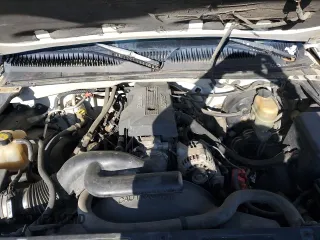 1999 GMC Sierra 1500 SLE z VIN 2GTEK19TXX1551778, wystawiony jako Copart lot #52279055 z przebiegiem 302 182 mil mil oraz Szkoda całkowita • Salvage title. Historia ofert i sprzedaży dostępna na DreamBid. Obrazek 12.