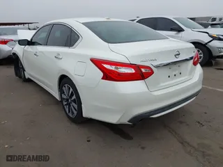 2017 Nissan Altima 2.5 SV with VIN 1N4AL3AP5HC182058, listed as a IAAI auction lot 41579072 with 81,423 mi miles. Bid and sale history available at carsss.com. Image 3.