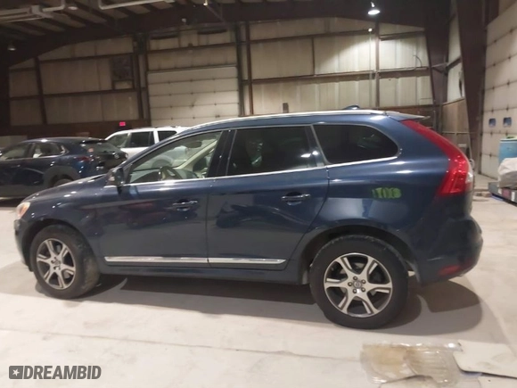 2015 Volvo XC60 T6 with VIN YV4902RKXF2687103, listed as a IAAI auction lot 41467485 with 97,004 mi miles. Bid and sale history available at carsss.com. Image 14.