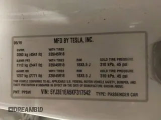 2019 Tesla Model 3 Mid Range z VIN 5YJ3E1EA5KF317542, wystawiony jako IAAI lot #42050461 z przebiegiem 55 054 mil mil oraz . Historia ofert i sprzedaży dostępna na DreamBid. Obrazek 9.