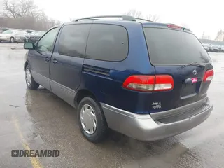 2002 Toyota Sienna LE with VIN 4T3ZF13C72U424470, listed as a IAAI auction lot 41508436 with 170,177 mi miles. Bid and sale history available at carsss.com. Image 3.