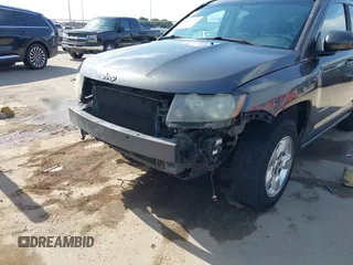 2016 Jeep Compass Latitude z VIN 1C4NJCEA2GD665636, wystawiony jako IAAI lot #42054222 z przebiegiem 155 071 mil mil oraz . Historia ofert i sprzedaży dostępna na DreamBid. Obrazek 6.
