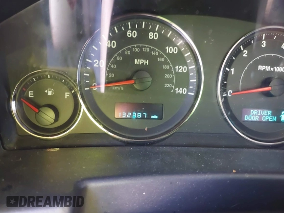 2006 Jeep Commander Limited с VIN 1J8HH58226C253433, выставлен на аукционе IAAI как лот 42028340 с пробегом 132 387 миль миль и . История ставок и продаж доступна на DreamBid. Изображение 7.