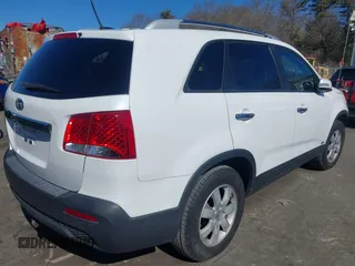2013 Kia Sorento LX with VIN 5XYKTDA23DG387439, listed as a IAAI auction lot 41675984 with 147,703 mi miles. Bid and sale history available at carsss.com. Image 4.