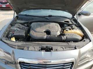 2012 Chrysler 300 S z VIN 2C3CCABGXCH140579, wystawiony jako Copart lot #60476205 z przebiegiem 288 209 mil mil oraz Czysty tytuł • Clean title. Historia ofert i sprzedaży dostępna na DreamBid. Obrazek 11.