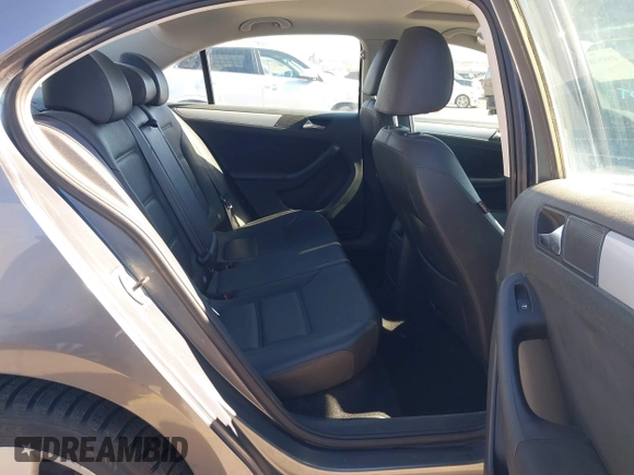 2012 Volkswagen Jetta TDI w/Premium & Nav z VIN 3VWLL7AJ5CM361646, wystawiony jako IAAI lot #41856672 z przebiegiem 190 292 mil mil oraz . Historia ofert i sprzedaży dostępna na DreamBid. Obrazek 8.