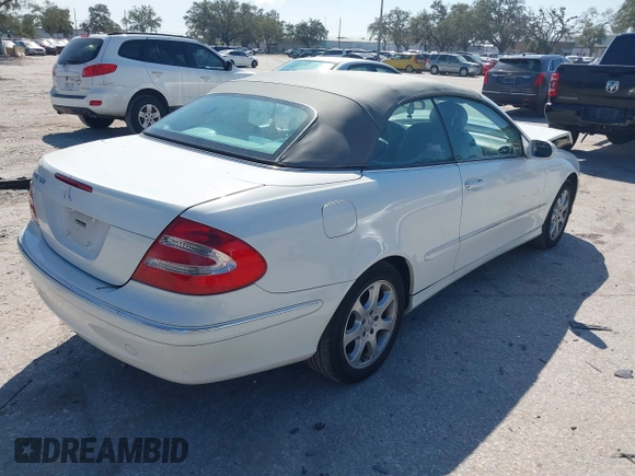 2004 Mercedes-Benz CLK 320 z VIN WDBTK65GX4T018556, wystawiony jako IAAI lot #41546296 z przebiegiem 100 585 mil mil oraz . Historia ofert i sprzedaży dostępna na DreamBid. Obrazek 4.
