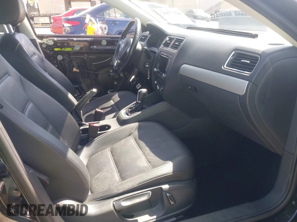 2013 Volkswagen Jetta SE with VIN 3VWDP7AJ7DM369161, listed as a IAAI auction lot 42277592 with 107,609 mi miles and . Bid and sale history available at DreamBid. Image 5.