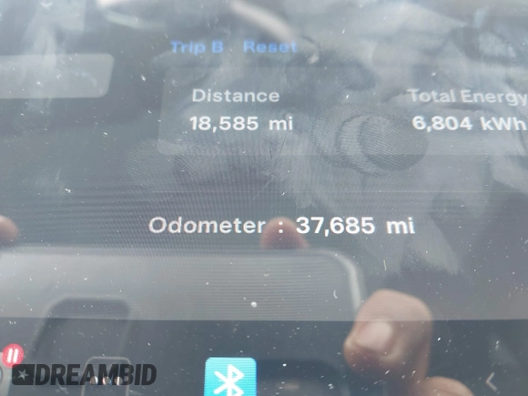 2021 Tesla Model Y Performance z VIN 5YJYGDEF8MF209819, wystawiony jako IAAI lot #41757009 z przebiegiem 37 685 mil mil oraz . Historia ofert i sprzedaży dostępna na DreamBid. Obrazek 15.