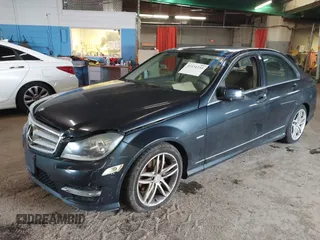 2012 Mercedes-Benz C 250 Sport z VIN WDDGF4HBXCR202148, wystawiony jako IAAI lot #42331234 z przebiegiem 98 116 mil mil oraz . Historia ofert i sprzedaży dostępna na DreamBid. Obrazek 2.