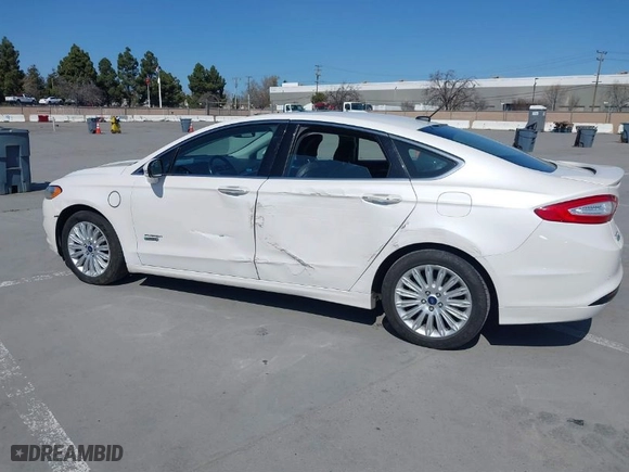 2013 Ford Fusion Energi Titanium with VIN 3FA6P0SU3DR273676, listed as a IAAI auction lot 41777822 with 189,283 mi miles. Bid and sale history available at carsss.com. Image 6.