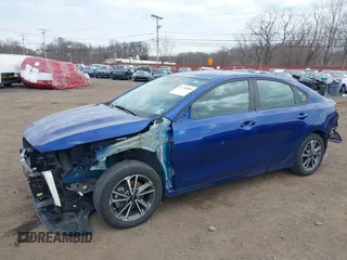 2023 Kia Forte LXS z VIN 3KPF24AD1PE602579, wystawiony jako IAAI lot #41760080 z przebiegiem 28 424 mil mil oraz . Historia ofert i sprzedaży dostępna na DreamBid. Obrazek 6.