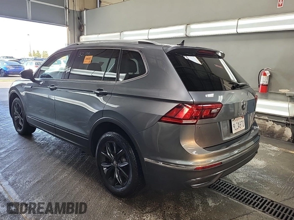 2024 Volkswagen Tiguan SE z VIN 3VV3B7AX7RM106937, wystawiony jako IAAI lot #42845192 z przebiegiem 32 134 mil mil oraz . Historia ofert i sprzedaży dostępna na DreamBid. Obrazek 21.