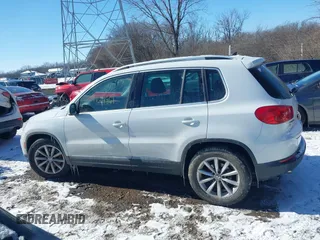 2017 Volkswagen Tiguan Wolfsburg Edition с VIN WVGRV7AX1HK005782, выставлен на аукционе IAAI как лот 41624861 с пробегом 114 660 миль миль и . История ставок и продаж доступна на DreamBid. Изображение 14.