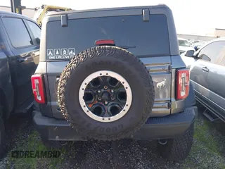2023 Ford Bronco z VIN 1FMEE5DP5PLB74663, wystawiony jako IAAI lot #41664201 z przebiegiem 10 596 mil mil oraz . Historia ofert i sprzedaży dostępna na DreamBid. Obrazek 16.
