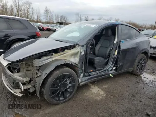 2024 Tesla Model Y Long Range с VIN 7SAYGDEE0RF990269, выставлен на аукционе Copart как лот 43636615 с пробегом 31 740 миль миль и Списание • Salvage title. История ставок и продаж доступна на DreamBid. Изображение 1.