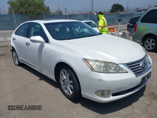 2010 Lexus ES 330 z VIN JTHBK1EG1A2363524, wystawiony jako IAAI lot #42371130 z przebiegiem 128 907 mil mil oraz . Historia ofert i sprzedaży dostępna na DreamBid. Obrazek 1.