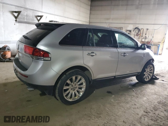 2014 Lincoln MKX z VIN 2LMDJ8JKXEBL01894, wystawiony jako Copart lot #49814095 z przebiegiem 172 949 mil mil oraz Szkoda całkowita • Salvage title. Historia ofert i sprzedaży dostępna na DreamBid. Obrazek 3.