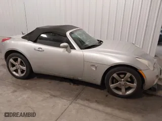 2008 Pontiac Solstice with VIN 1G2MB35B28Y110122, listed as a IAAI auction lot 41514013 with 156,797 mi miles. Bid and sale history available at carsss.com. Image 1.