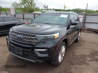 2022 Ford Explorer King Ranch z VIN 1FM5K8LC5NGA34787, wystawiony jako IAAI lot #42066427 z przebiegiem 82 945 mil mil oraz . Historia ofert i sprzedaży dostępna na DreamBid. Obrazek 17.