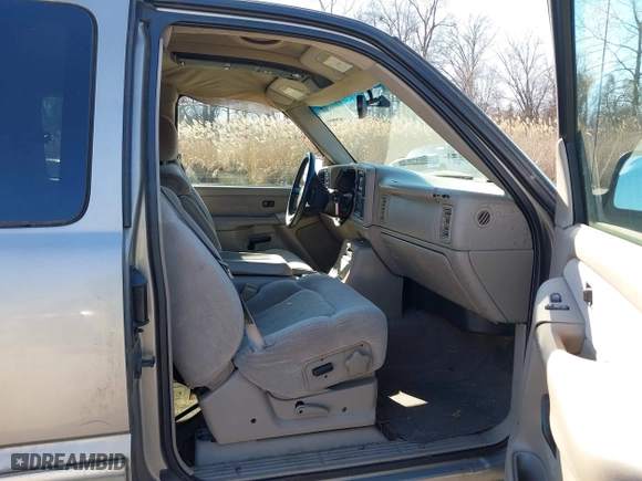 2001 Chevrolet Silverado 1500 LT with VIN 2GCEK19T911405962, listed as a IAAI auction lot 41640904 with 215,079 mi miles. Bid and sale history available at carsss.com. Image 5.