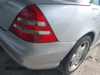 2001 Mercedes-Benz SLK 230 Kompressor с VIN WDBKK49F51F233449, выставлен на аукционе IAAI как лот 42485779 с пробегом 137 282 миль миль и . История ставок и продаж доступна на DreamBid. Изображение 13.