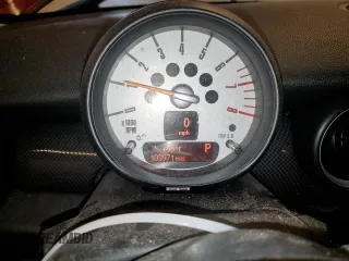 2014 MINI Clubman S z VIN WMWZG3C52ET800765, wystawiony jako Copart lot #76470874 z przebiegiem 103 971 mil mil oraz Szkoda całkowita • Salvage title. Historia ofert i sprzedaży dostępna na DreamBid. Obrazek 9.