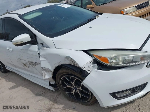 2015 Ford Focus SE with VIN 1FADP3F25FL281314, listed as a IAAI auction lot 41618483 with 110,200 mi miles. Bid and sale history available at carsss.com. Image 6.