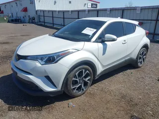 2018 Toyota C-HR XLE z VIN NMTKHMBXXJR041817, wystawiony jako IAAI lot #42174035 z przebiegiem 86 669 mil mil oraz . Historia ofert i sprzedaży dostępna na DreamBid. Obrazek 2.