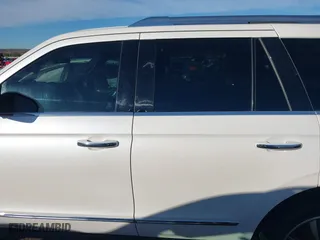 2019 Lincoln Navigator Reserve with VIN 5LMJJ2LT2KEL09194, listed as a IAAI auction lot 40900152 with 117,272 mi miles. Bid and sale history available at carsss.com. Image 15.