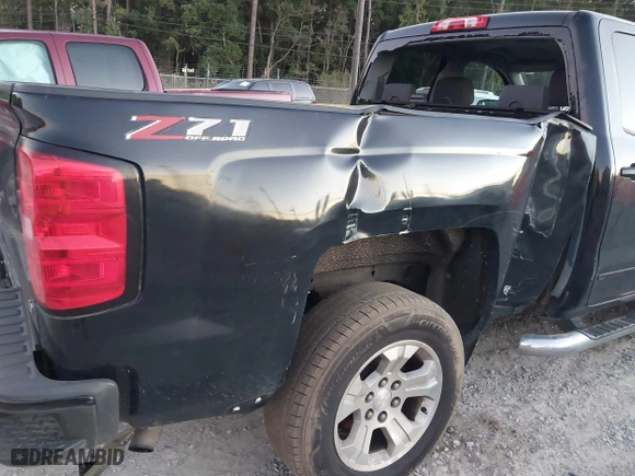 2018 Chevrolet Silverado 1500 LT with VIN 1GCVKREH9JZ115468, listed as a IAAI auction lot 40924644 with 213,059 mi miles. Bid and sale history available at carsss.com. Image 17.