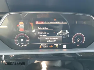 2021 Audi e-tron Prestige z VIN WA1VAAGEXMB028077, wystawiony jako Copart lot #51068735 z przebiegiem 36 998 mil mil oraz Szkody całkowita. Historia ofert i sprzedaży dostępna na DreamBid. Obrazek 9.