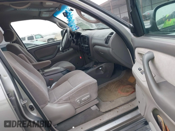 2003 Toyota Sequoia SR5 with VIN 5TDZT34A03S200882, listed as a IAAI auction lot 41664909 with 221,882 mi miles. Bid and sale history available at carsss.com. Image 5.