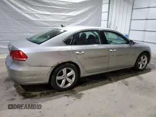 2012 Volkswagen Passat SE z VIN 1VWBP7A36CC081303, wystawiony jako Copart lot #52147655 z przebiegiem 106 446 mil mil oraz Czysty tytuł • Clean title. Historia ofert i sprzedaży dostępna na DreamBid. Obrazek 3.