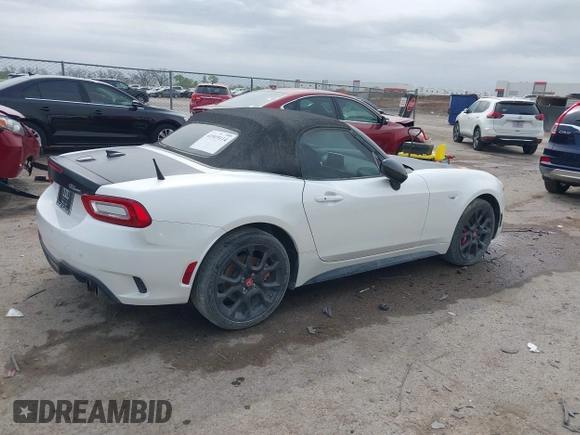 2018 FIAT 124 Spider Classica z VIN JC1NFAEK7J0138623, wystawiony jako IAAI lot #41919114 z przebiegiem 26 327 mil mil oraz . Historia ofert i sprzedaży dostępna na DreamBid. Obrazek 4.