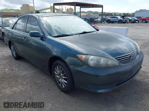 2005 Toyota Camry LE z VIN 4T1BE30K25U398675, wystawiony jako IAAI lot #41923096 z przebiegiem 174 453 mil mil oraz . Historia ofert i sprzedaży dostępna na DreamBid. Obrazek 1.