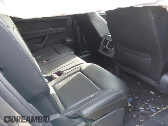 2018 Volkswagen Atlas SE with VIN 1V2LR2CA8JC557594, listed as a IAAI auction lot 41407513 with Not provided miles and . Bid and sale history available at DreamBid. Image 8.