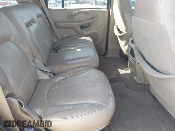 2000 Ford Expedition Eddie Bauer with VIN 1FMPU18L4YLA55368, listed as a IAAI auction lot 42195865 with Not provided miles and . Bid and sale history available at DreamBid. Image 8.