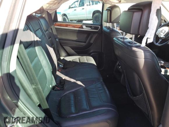 2014 Volkswagen Touareg Lux z VIN WVGEF9BP1ED007974, wystawiony jako Copart lot #82627834 z przebiegiem Nie podano mil oraz Szkoda całkowita • Salvage title. Historia ofert i sprzedaży dostępna na DreamBid. Obrazek 12.