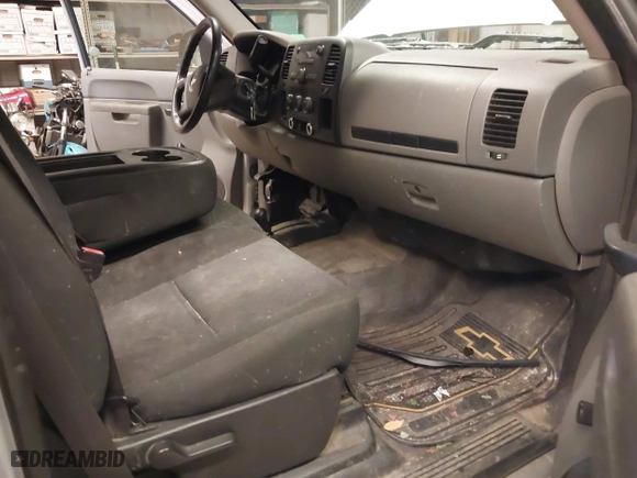 2011 Chevrolet Silverado 1500 Work Truck with VIN 1GCRKPE09BZ234204, listed as a IAAI auction lot 41598748 with 193,483 mi miles. Bid and sale history available at carsss.com. Image 5.