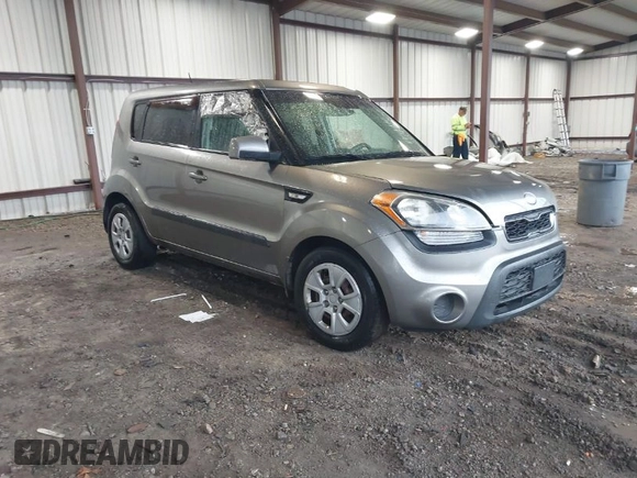 2013 Kia Soul with VIN KNDJT2A52D7632187, listed as a IAAI auction lot 41980035 with 184,264 mi miles. Bid and sale history available at carsss.com. Image 1.
