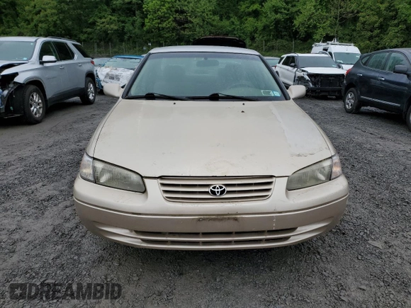 1997 Toyota Camry LE z VIN 4T1BG22K3VU819353, wystawiony jako Copart lot #58141275 z przebiegiem 32 935 mil mil oraz Czysty tytuł • Clean title. Historia ofert i sprzedaży dostępna na DreamBid. Obrazek 5.